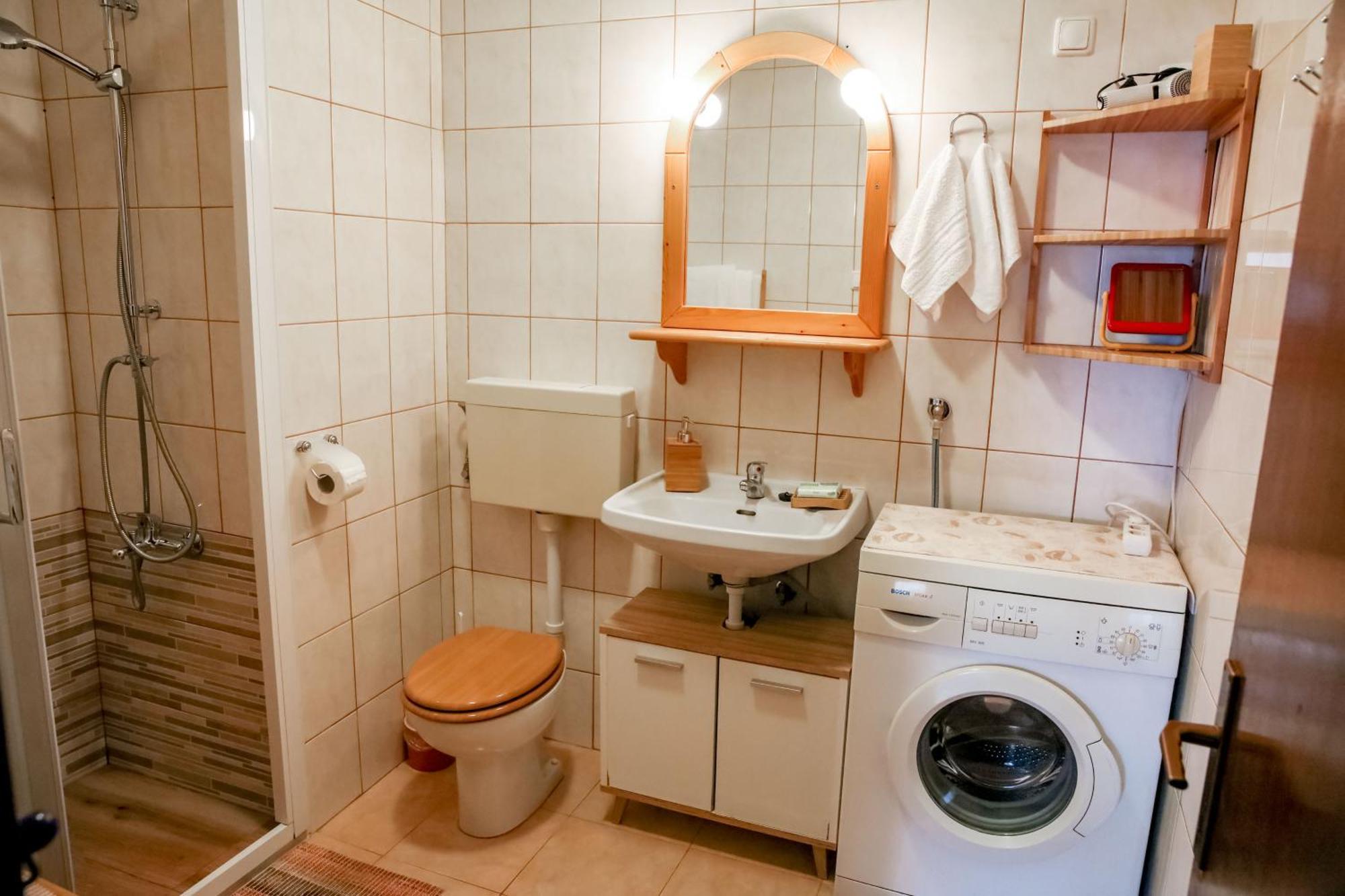 Apartman Lori ลอฟราน ภายนอก รูปภาพ